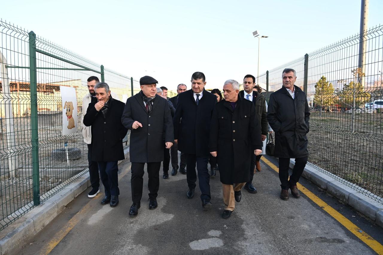 Gökan Zeybek: “Kötü Şartlar Altındaki Sokak Hayvanları Rehabilitasyon Merkezlerine Asla Göz Yummayız”