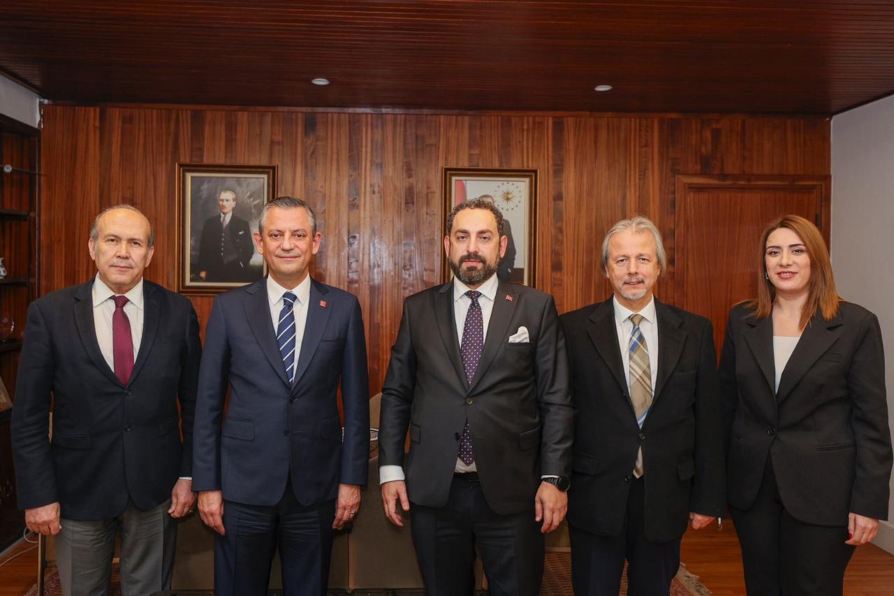 CHP Lideri Özgür Özel, Türkiye Cumhuriyeti Rabat Büyükelçisi Mustafa İlker Kılıç’ı Ziyaret Etti