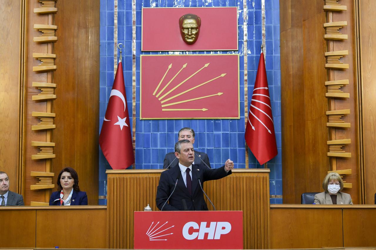 CHP Lideri Özgür Özel TBMM Grup Toplantısında Konuştu: “Pazarda, Çarşıda Dolaşamayacaksın; Kongrede CHP’yi Yuhalatacaksın”
