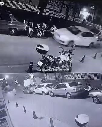 BAYRAMPAŞA’DA PARK HALİNDEKİ ARAÇLARA BÖYLE ÇARPTI