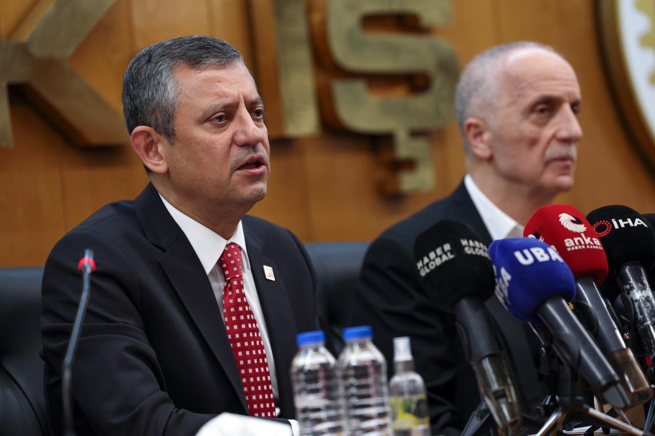 CHP Lideri Özgür Özel TÜRK-İŞ’i Ziyaret Etti: “Adım Atmadık İl, İlçe Bırakmayacağız; Seçim Talebini Yükseltmeye Devam Edeceğiz”