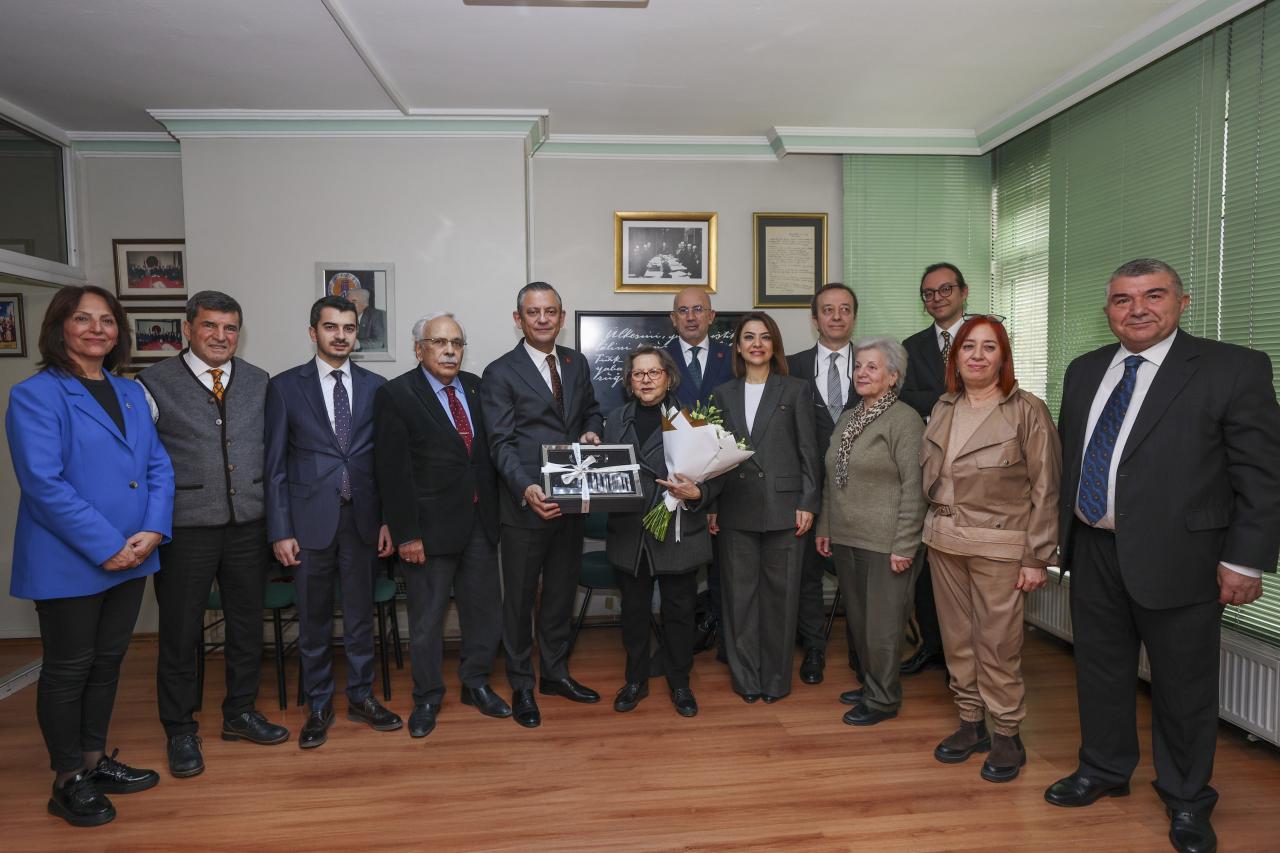 CHP Genel Başkanı Özgür Özel, Dil Derneğini Ziyaret Etti