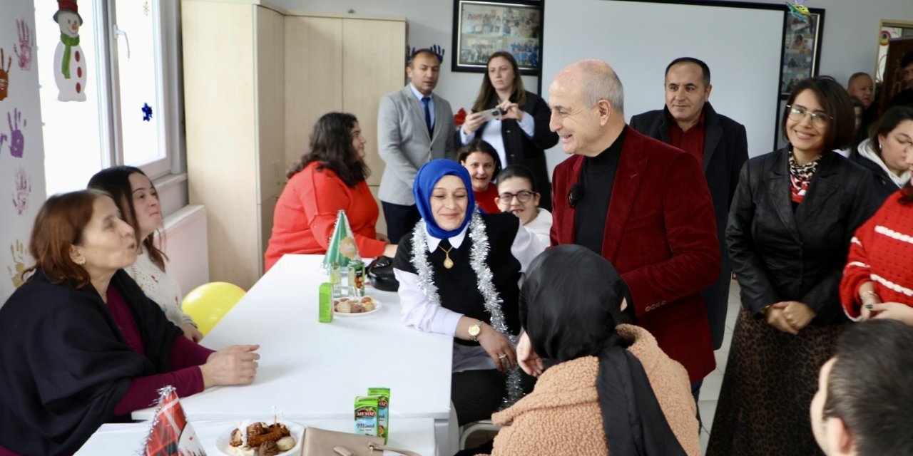 BÜYÜKÇEKMECE’DE ENGELLİ ÖĞRENCİLER YENİ YILA AĞAÇ DİKEREK GİRDİ