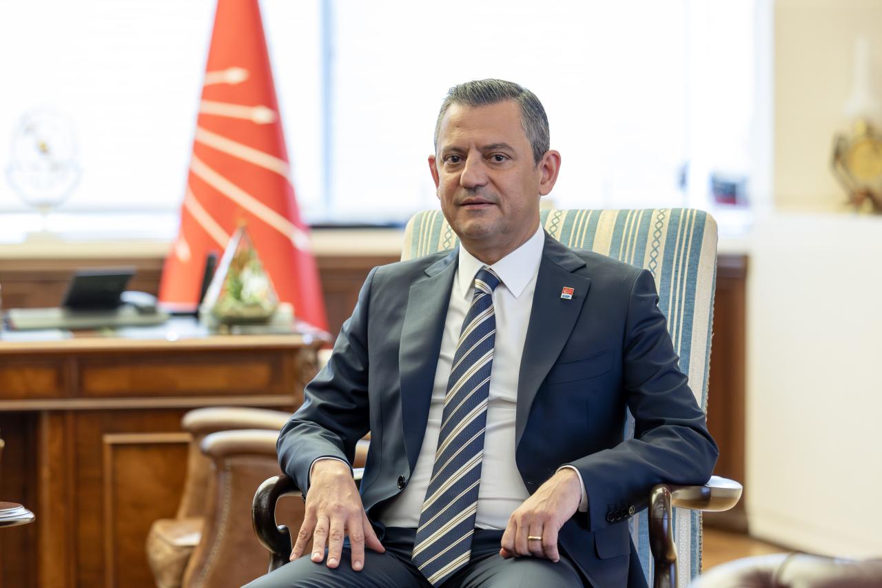 Cumhuriyet Halk Partisi Genel Başkanı Özgür Özel’den Önceki Cumhurbaşkanları ve Genel Başkanlara Yeni Yıl Telefonu