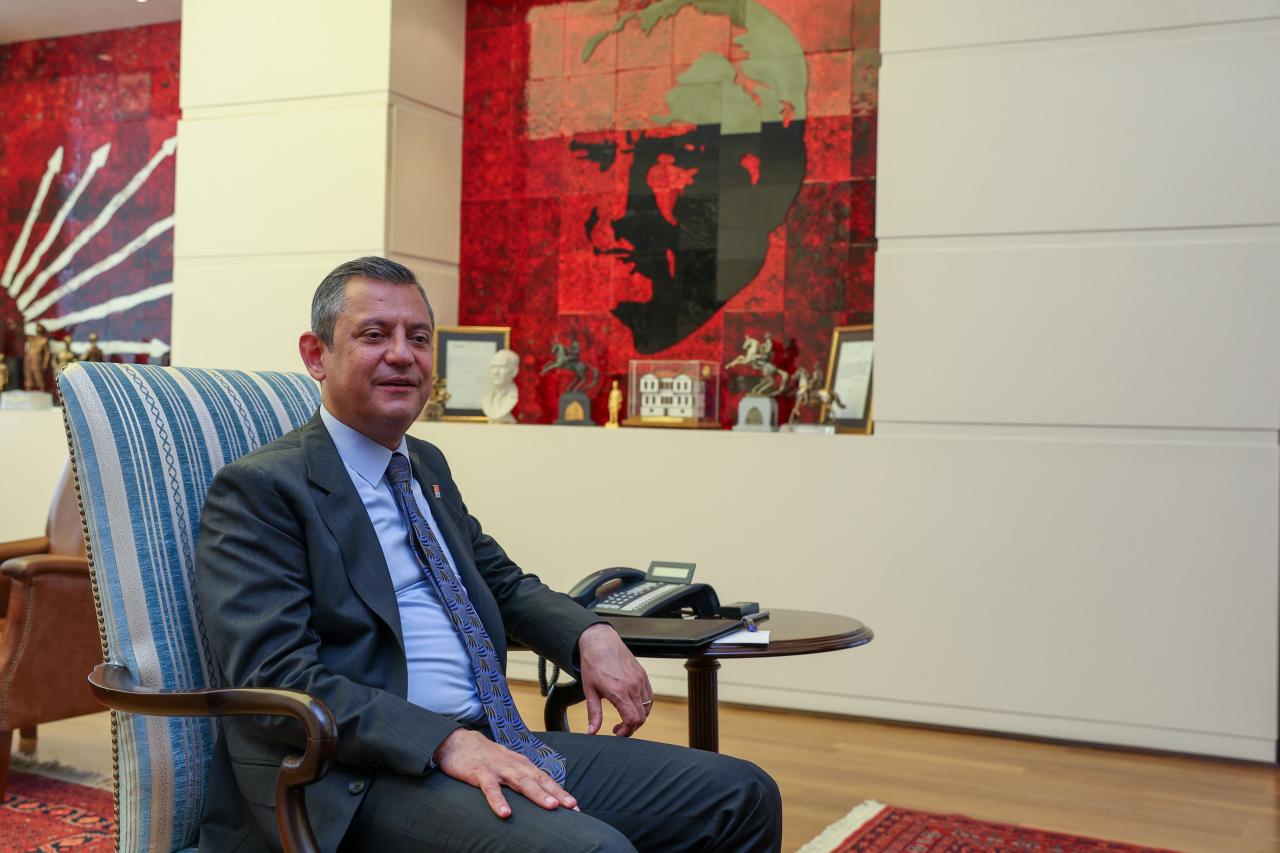 CHP Lideri Özgür Özel’den, Cumhurbaşkanı Erdoğan, TBMM Başkanı Kurtulmuş ve Siyasi Parti Liderlerine Yeni Yıl Telefonu