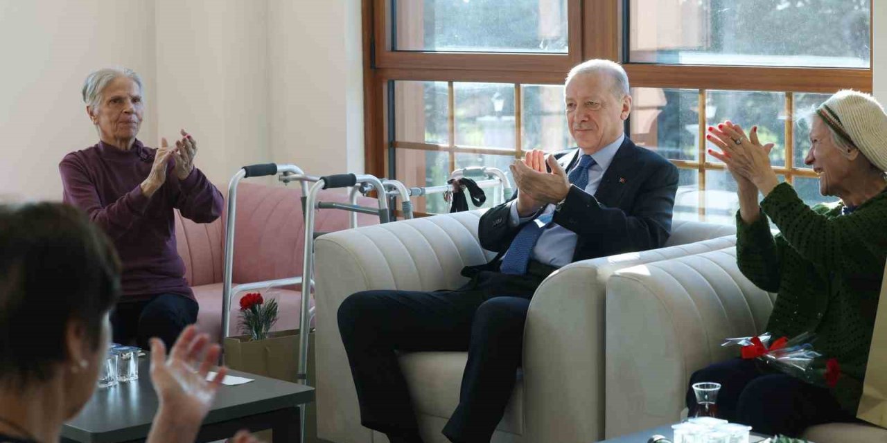 CUMHURBAŞKANI ERDOĞAN, DARÜLACEZE ŞEFKAT ÖZEL BAKIMEVİ SAKİNLERİNİ ZİYARET ETTİ