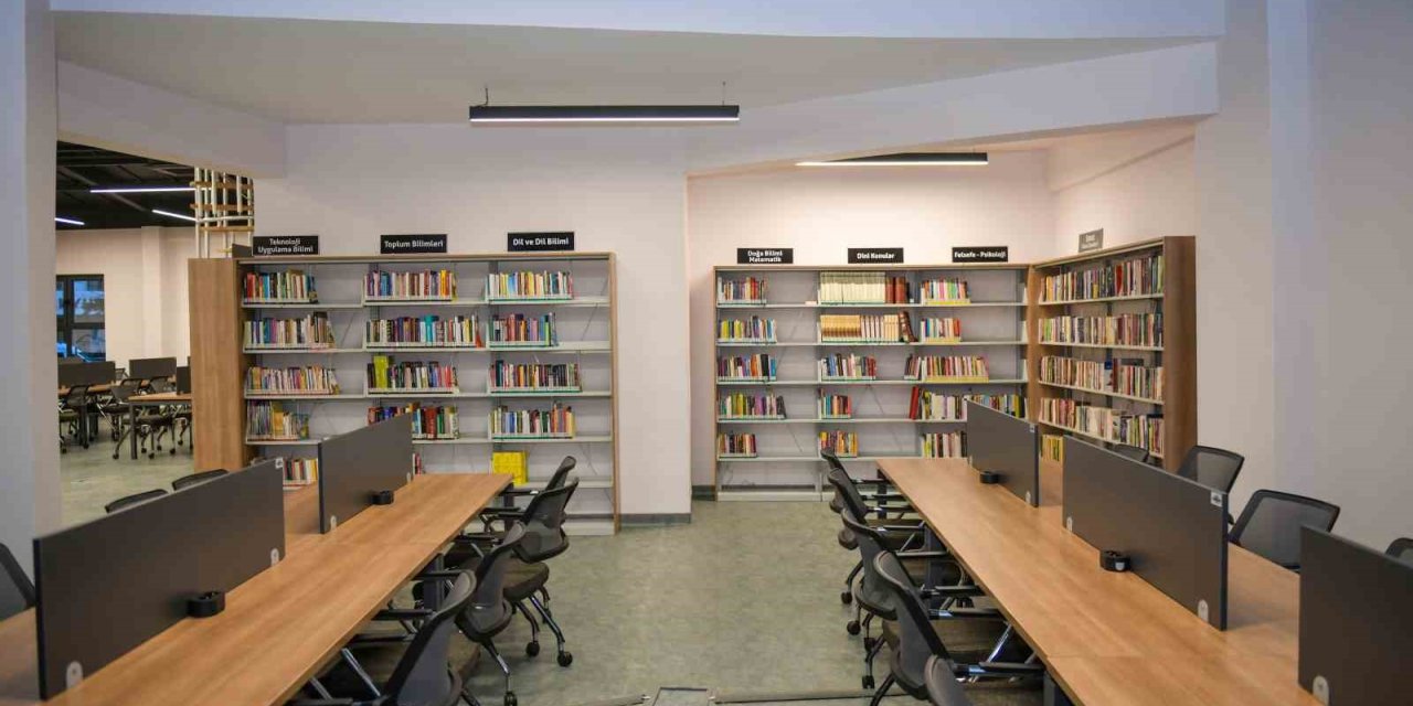 ESENYURT’TA CEMİL MERİÇ KÜTÜPHANESİ KİTAPSEVERLERLE BULUŞUYOR