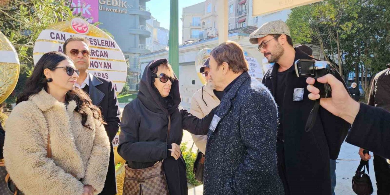 TÜRK SANAT MÜZİĞİ SANATÇISI GÖNÜL AKKOR SON YOLCULUĞUNA UĞURLANDI