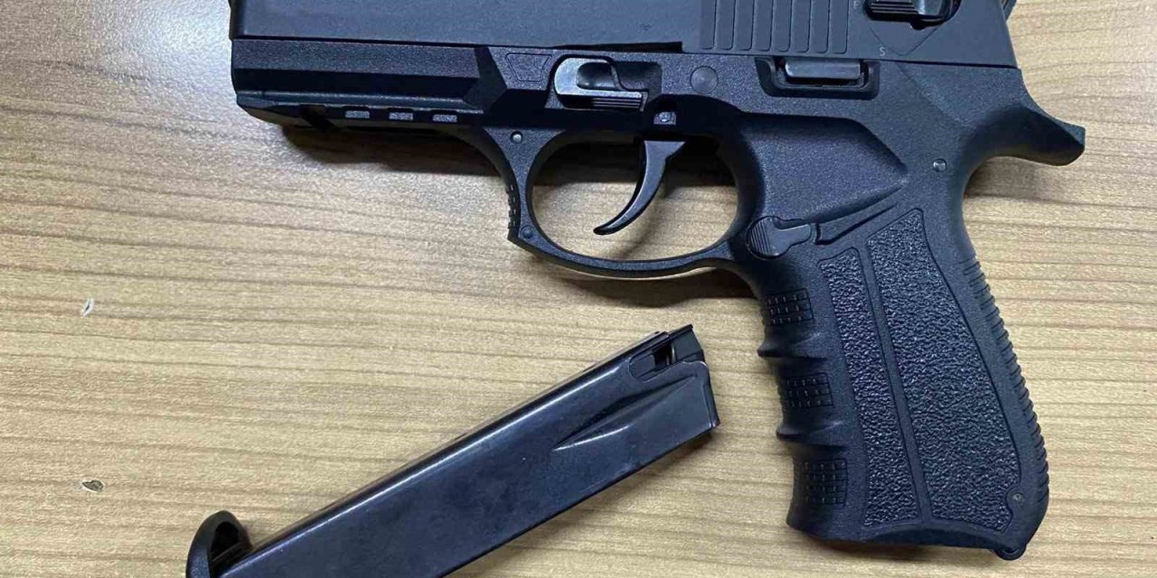 YILBAŞI GECESİ EVİNİN PENCERESİNDEN ÇEVREYE RASTGELE ATEŞ AÇAN ŞAHIS YAKALANDI