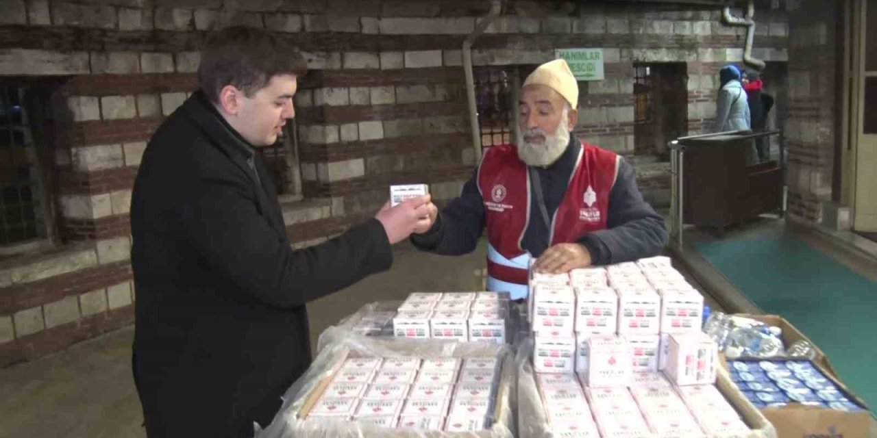 VAKIFLAR GENEL MÜDÜRLÜĞÜ REGAİP KANDİLİ’NDE İKRAMLARDA BULUNDU