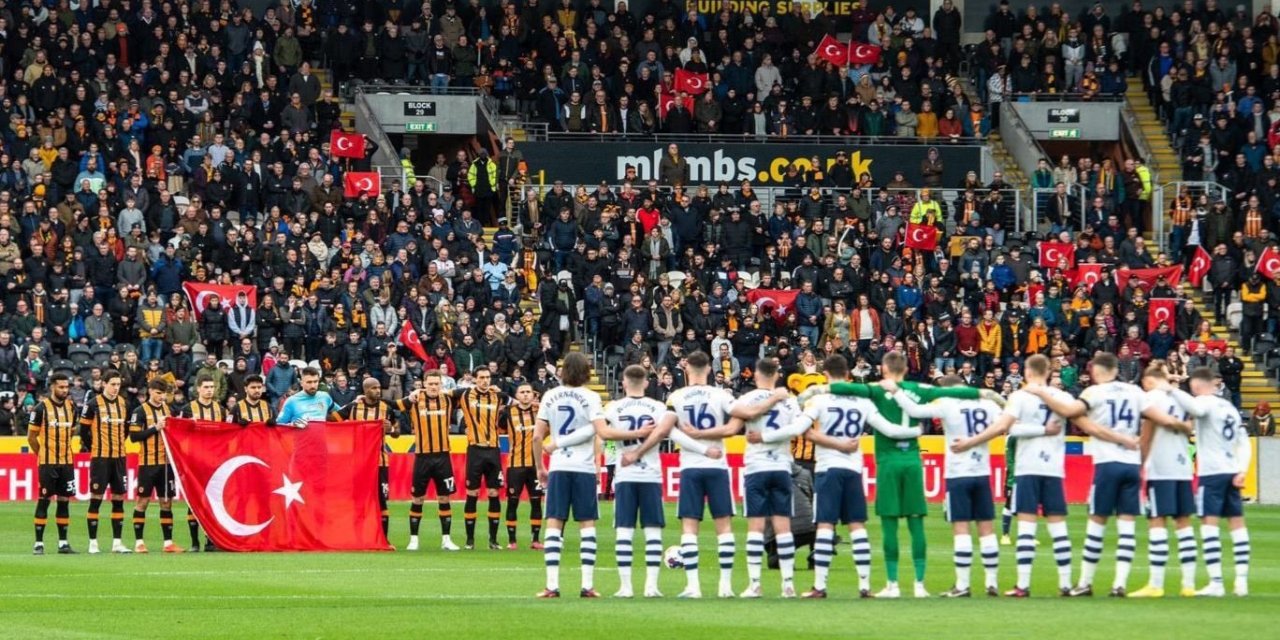 ACUN ILICALI’DAN HULL CİTY-LEEDS UNİTED MAÇI ÖNCESİ ’TÜRK BAYRAĞI’ AÇIKLAMASI