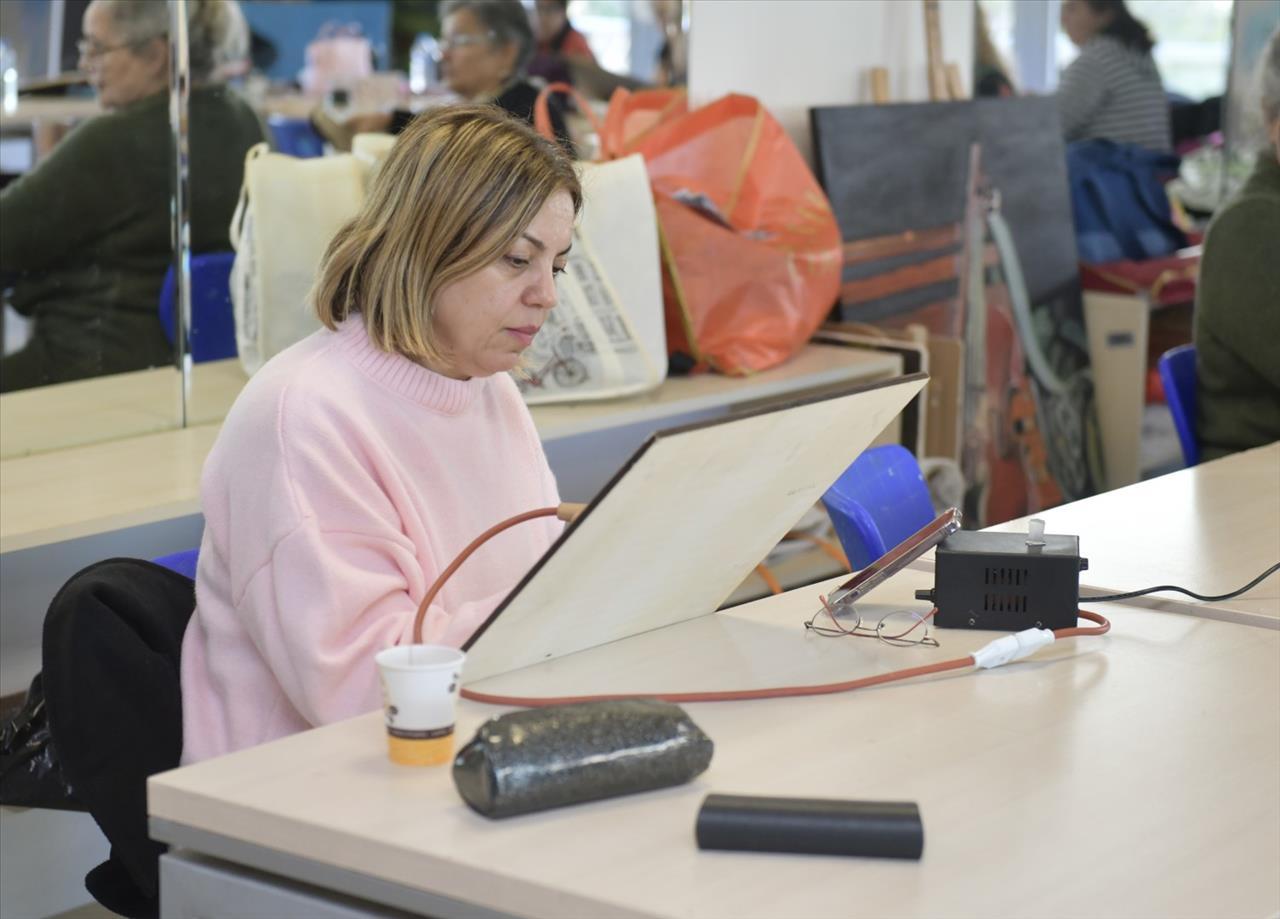 Esenyurt Belediyesi'nden Vatandaşlara Gravür Sanatı Eğitimi