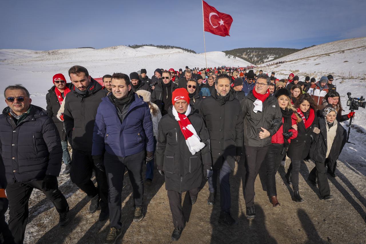 CHP Lideri Özgür Özel, Sarıkamış Şehitleri Anma Yürüyüşü ve Anma Törenine Katıldı