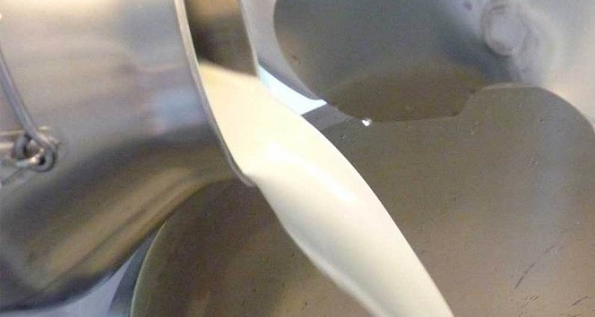 SÜTE SU KATMA SKANDALI BÜYÜYOR: SÜTÜNÜZ MAVİYE DÖNÜYORSA ŞÜPHELENİN