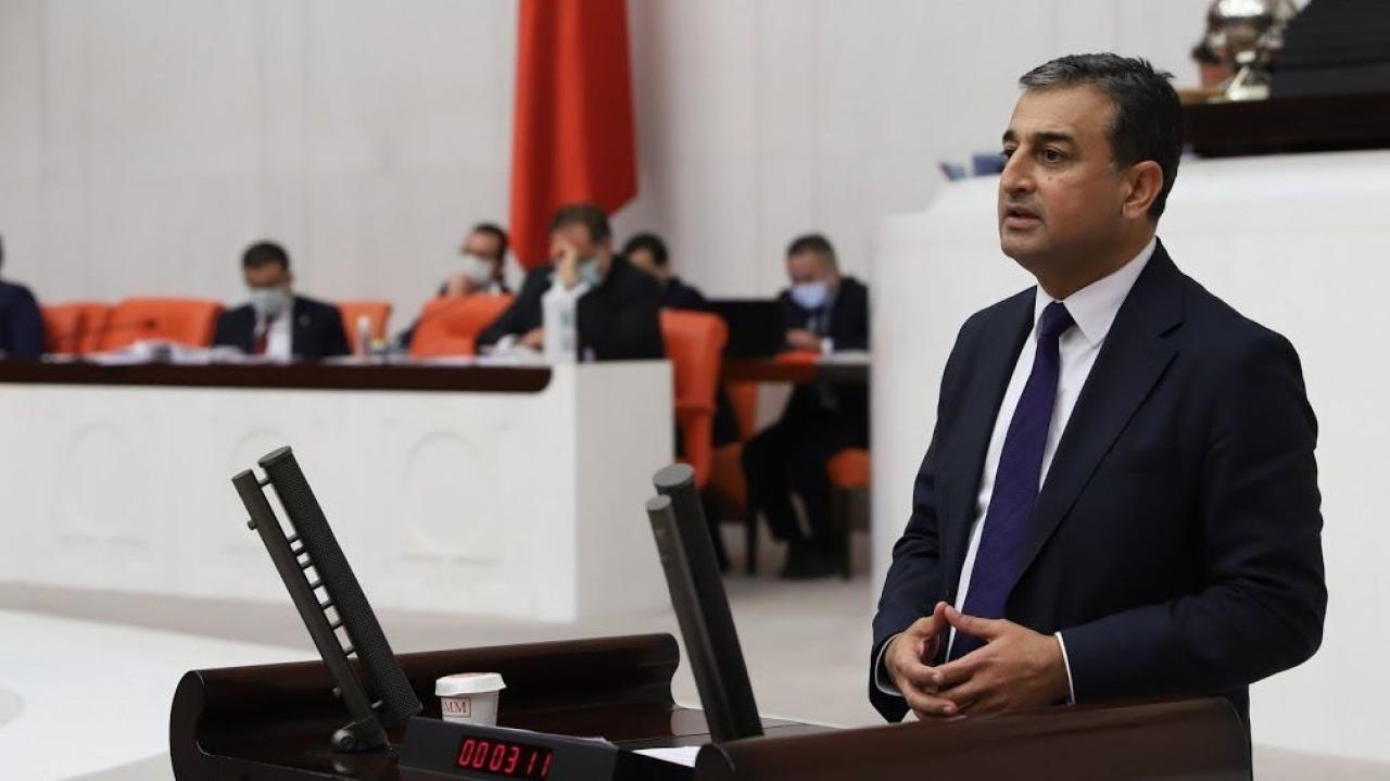 Burhanettin Bulut: “Susmayan, Gerçekleri Yazan, Doğrunun Peşinde Koşan, Ateşten Gömleği Sırtından Çıkarmayan Gazetecilere Selam Olsun”