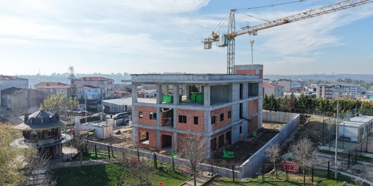 SULTANGAZİ BELEDİYESİ YAYLA MAHALLESİ GENÇLİK, SPOR VE SAĞLIK MERKEZİ’NİN YAPIMI SÜRÜYOR