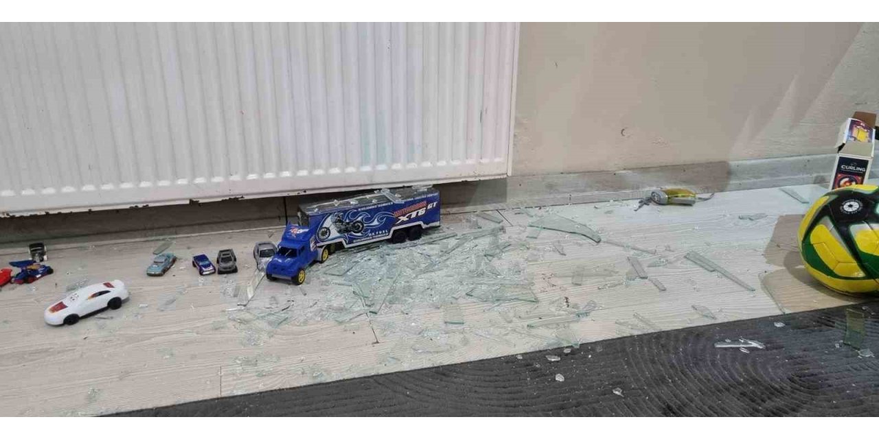 TAKINTILI AĞABEY KARDEŞİNİN EVİNİN CAMLARINI KIRDI