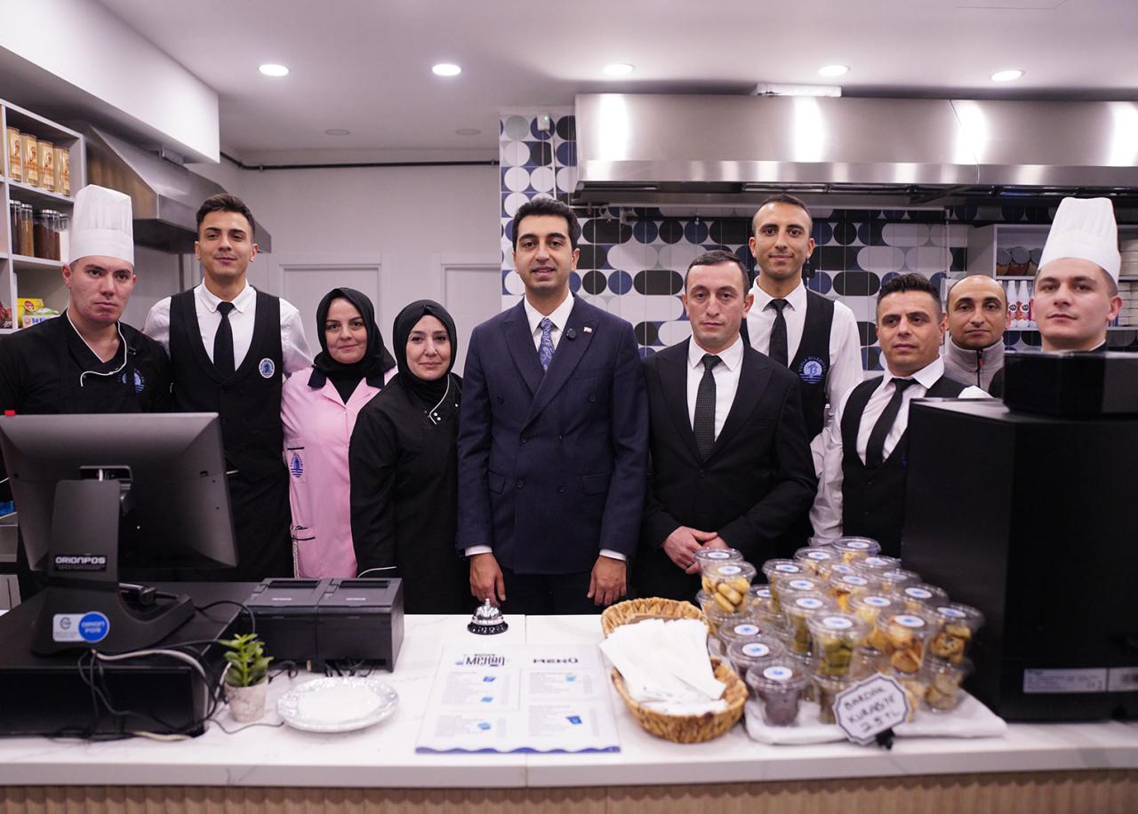 Tuzla Belediyesi’nin ilk yeni nesil kafesi ‘Tuzla Mekân’ açıldı