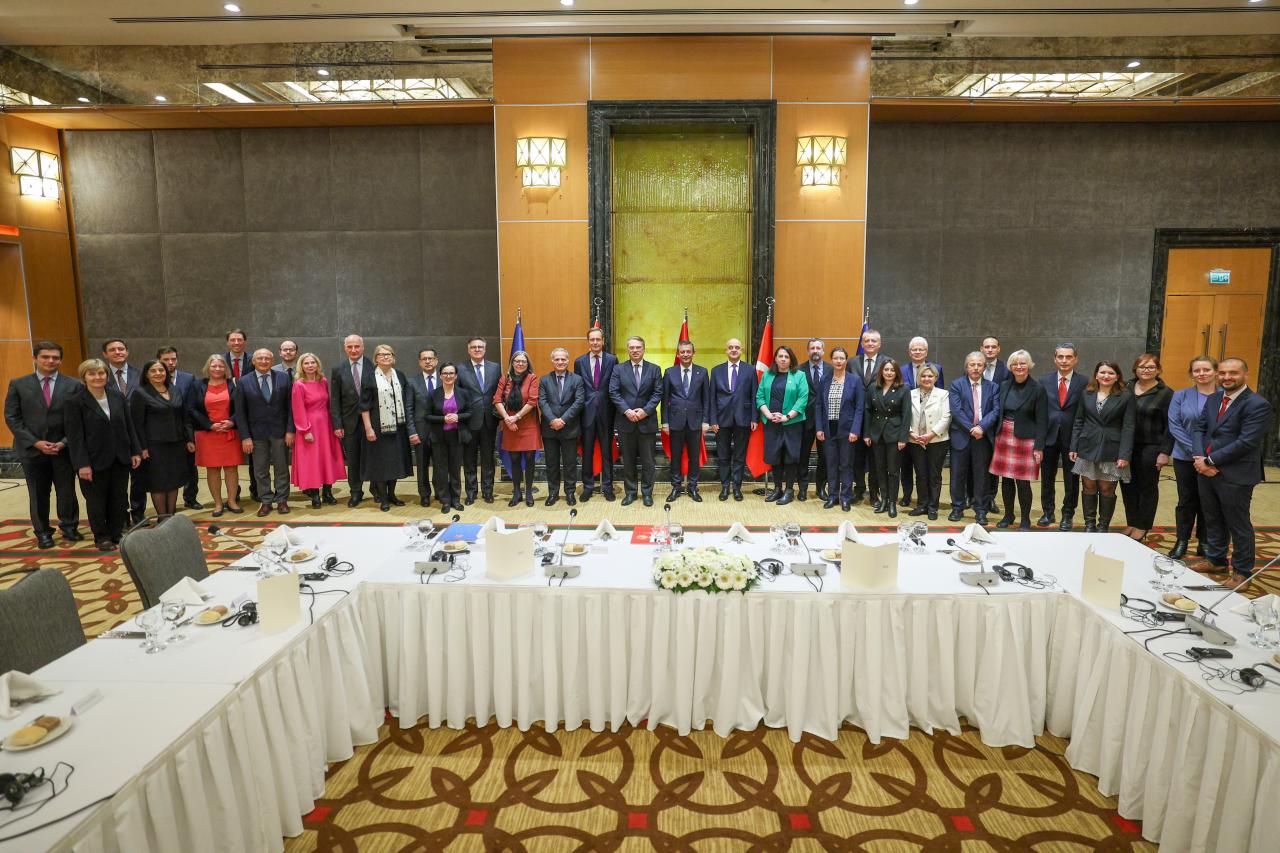 CHP Genel Başkanı Özgür Özel, AB Büyükelçileri ile Bir Araya Geldi