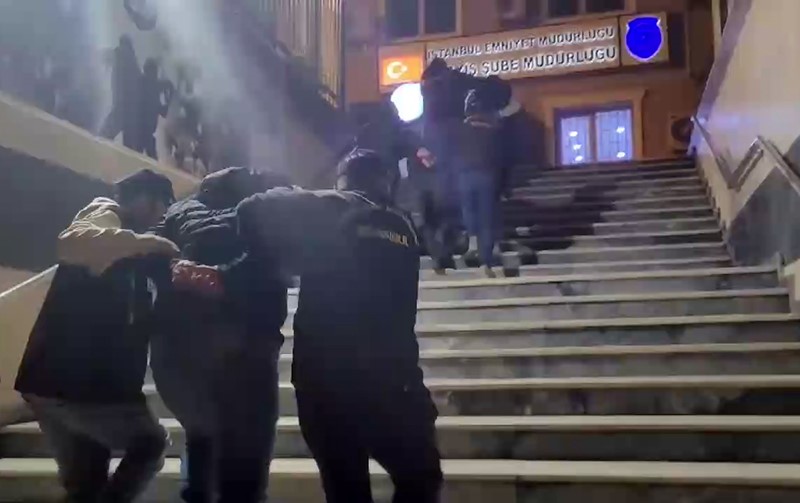 ESENYURT’TA BİR GENCİ DÖVÜP KAÇIRMAYA ÇALIŞAN MAGANDALAR YAKALANDI