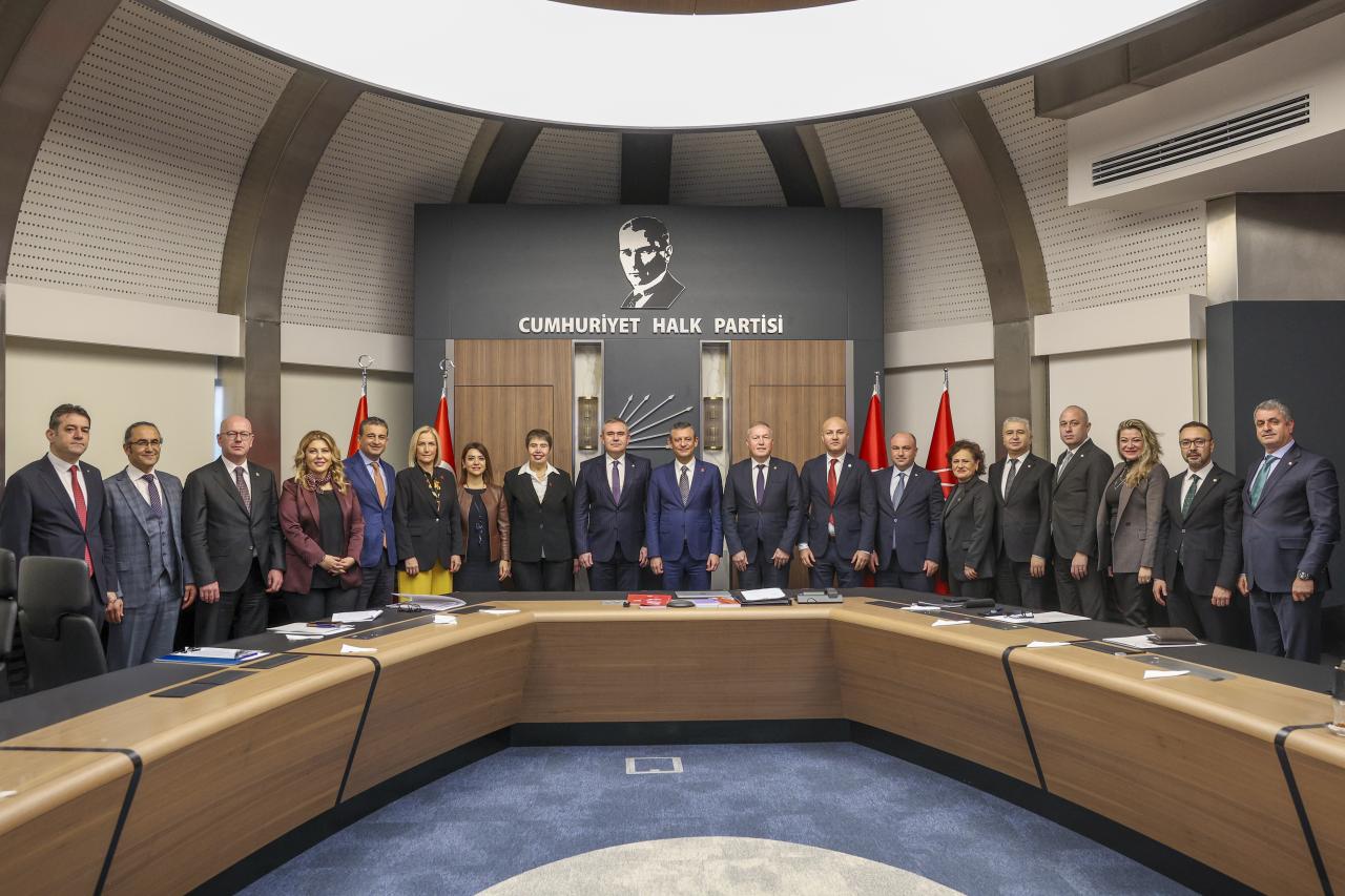 CHP Genel Başkanı Özgür Özel, TEB Heyetini Kabul Etti