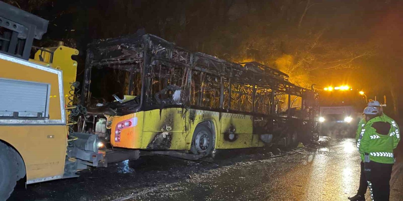 SARIYER’DE İETT OTOBÜSÜ ALEV ALEV YANDI