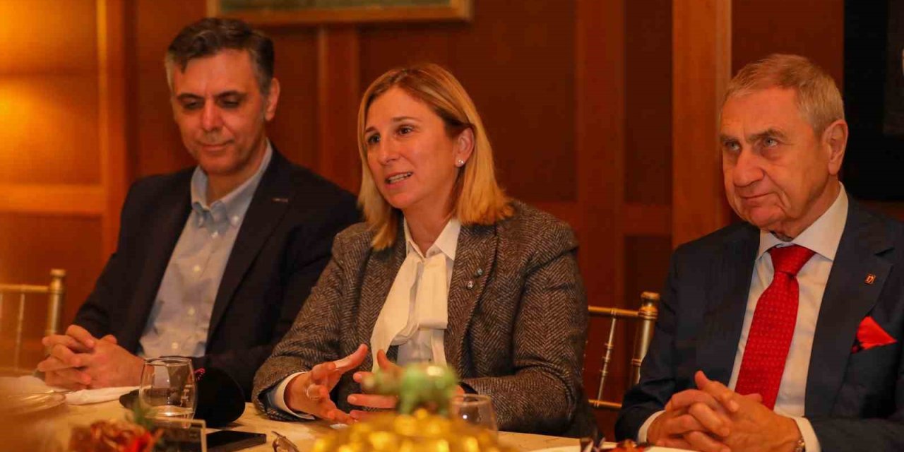 ’İŞ İNSANLARIYLA FİKİR ALIŞVERİŞİ PROGRAMI’NIN OCAK AYI KONUĞU EBRU ÖZDEMİR OLDU