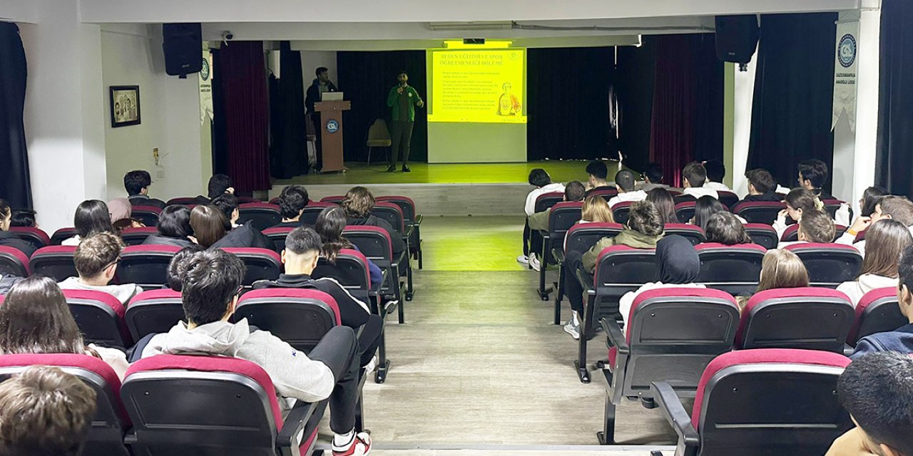 GAZİOSMANPAŞALI GENÇLERE SPOR AKADEMİLERİ YOLUNDA SEMİNER DESTEĞİ