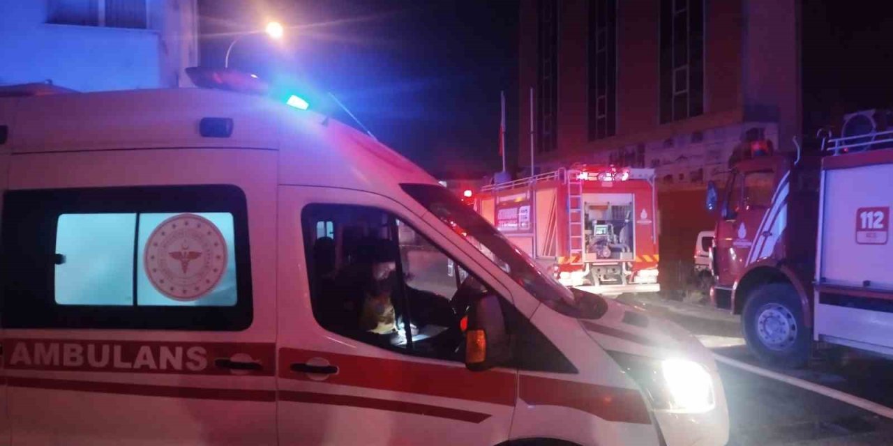 ATAŞEHİR’DE OTELDE YANGIN: 5 KİŞİ YARALANDI