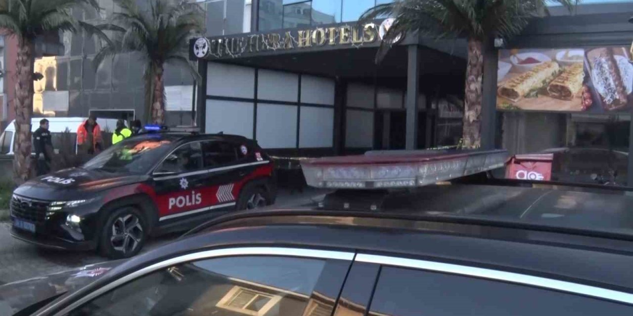 ATAŞEHİR’DE OTEL YANGININDA 3 KİŞİ HAYATINI KAYBETTİ