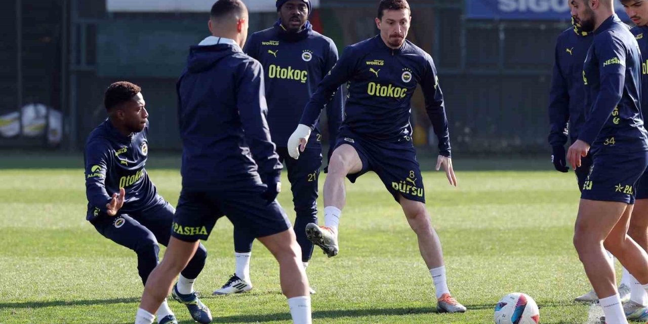 FENERBAHÇE, ADANA DEMİRSPOR MAÇI HAZIRLIKLARINI TAMAMLADI