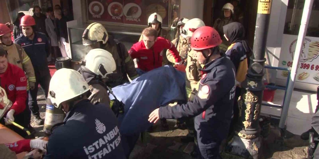 MALTEPE’DE ÇATI YANGINI: 1 AĞIR YARALI