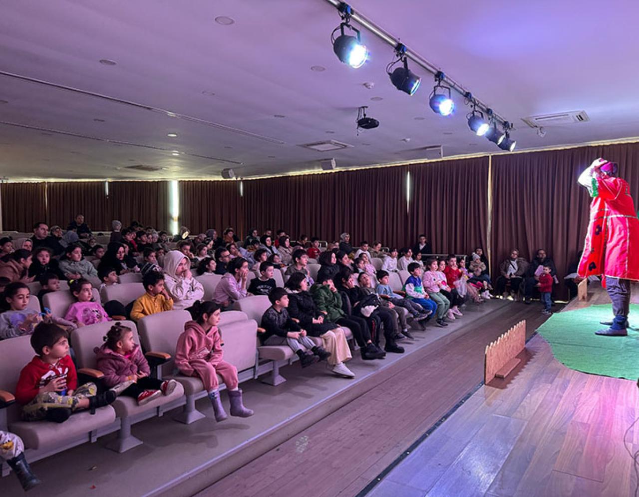 ARA TATİLDE EĞLENCENİN MERKEZİ KÂĞITHANE OLDU