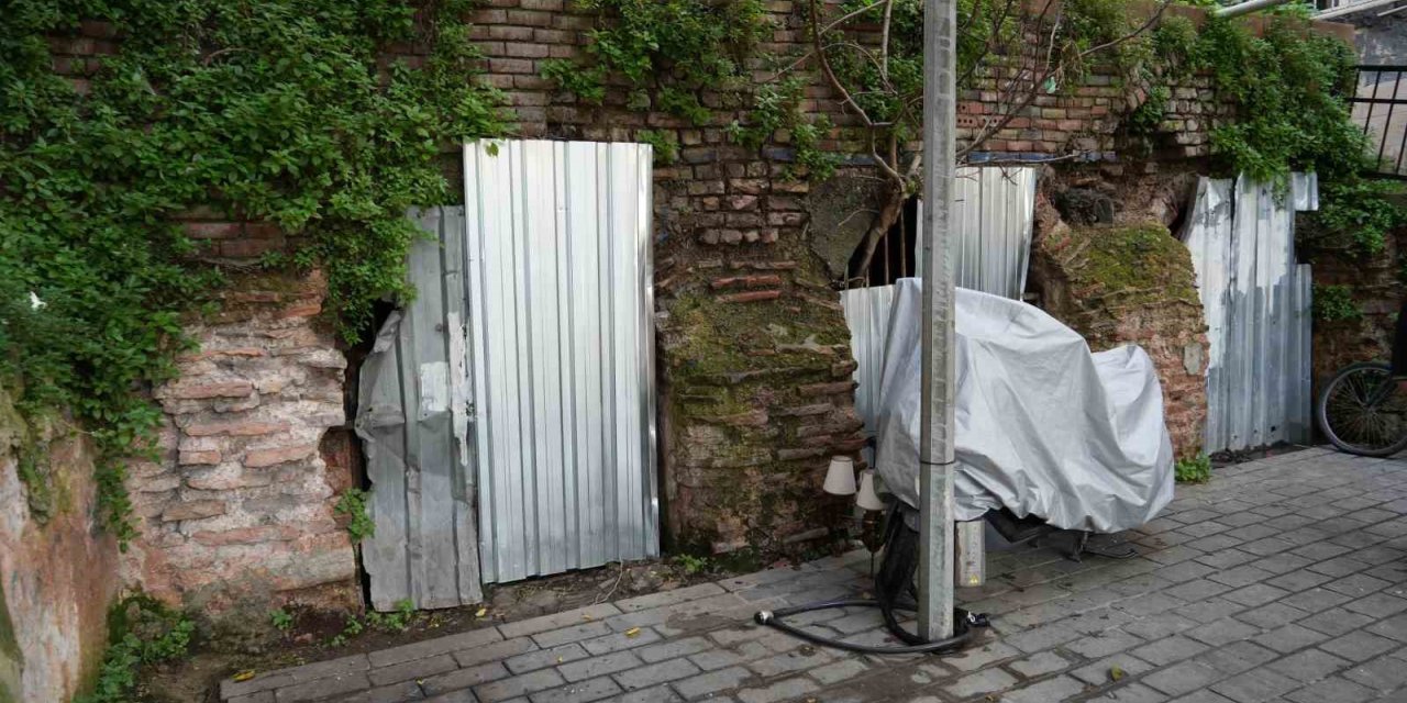 BİN 500 YILLIK BİZANS DÖNEMİ SARNICI HARABEYE DÖNDÜ: KEMERLERİ GARAJ KAPISI GİBİ KAPATILDI