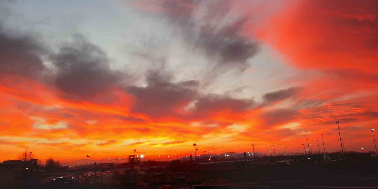 FATİH’TE GÜN DOĞUMU MANZARASI MEST ETTİ