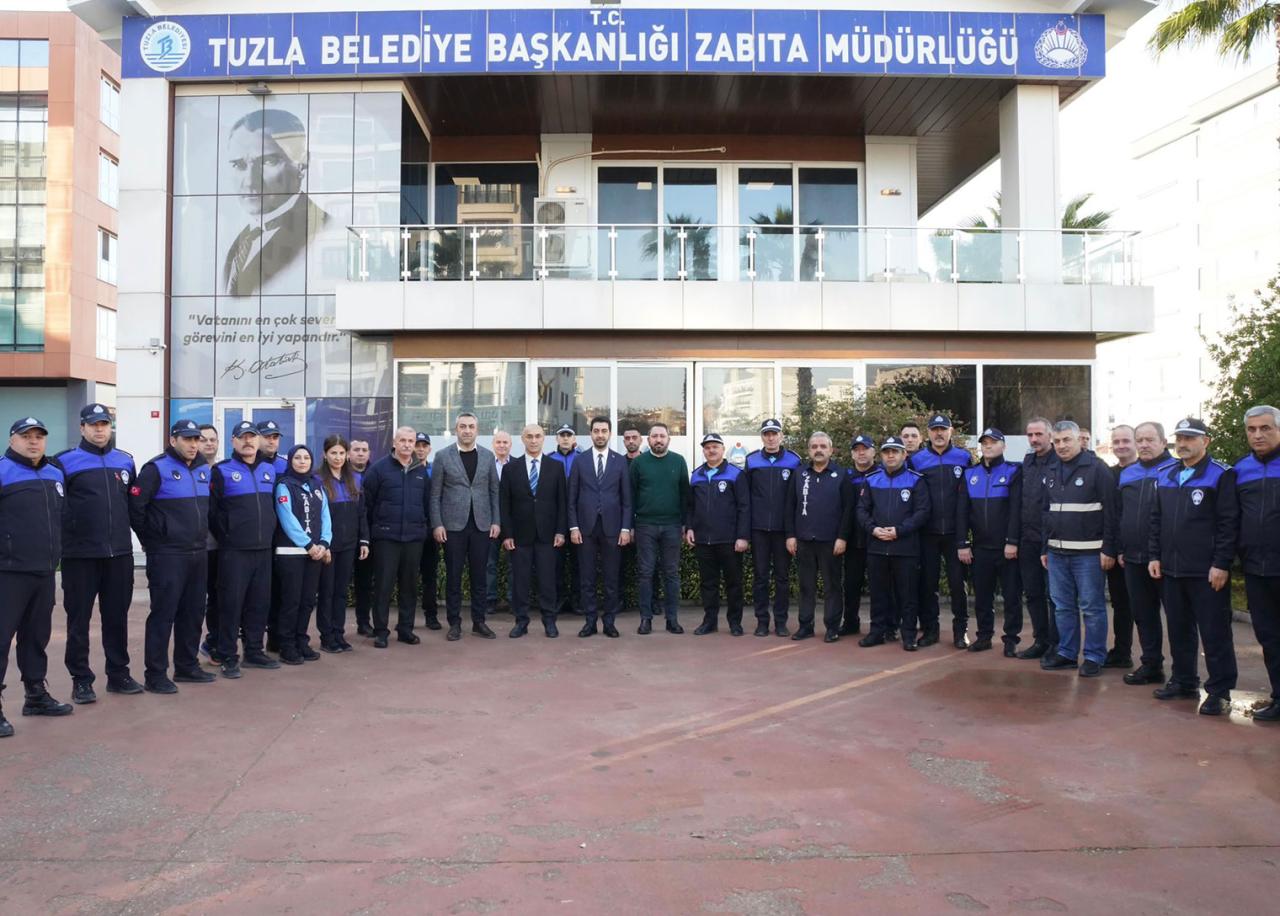Tuzla Belediye Başkanı Eren Ali Bingöl, zabıta personeliyle buluştu