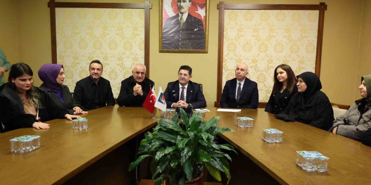 ÇEKMEKÖY’DE 30 YILLIK TAPU HASRETİ SON BULDU