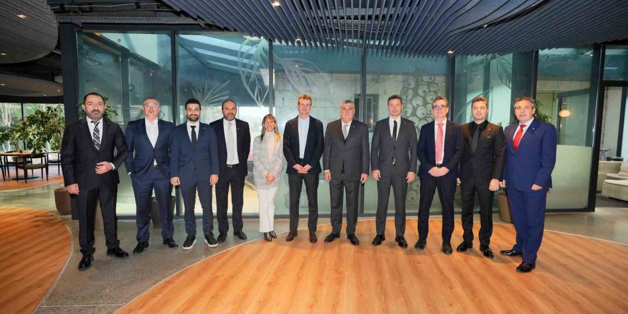 BEŞİKTAŞ’TAN, UEFA İLE ATHLETİC BİLBAO HEYETLERİNE DOSTLUK YEMEĞİ