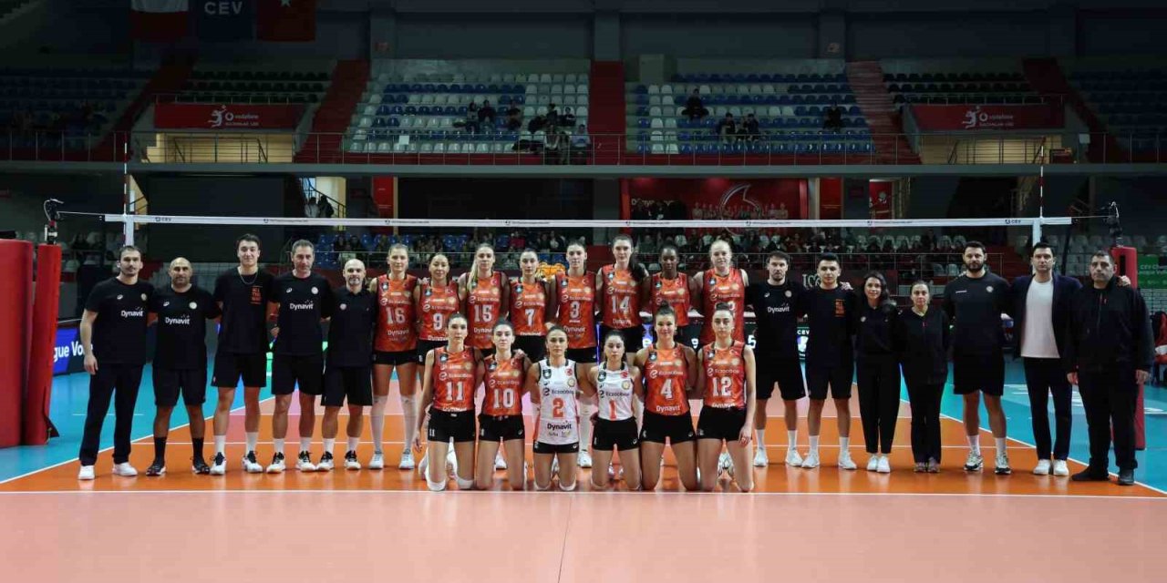 CEV ŞAMPİYONLAR LİGİ: ECZACIBAŞI DYNAVİT: 3 - LEVALLOİS PARİS SC: 0