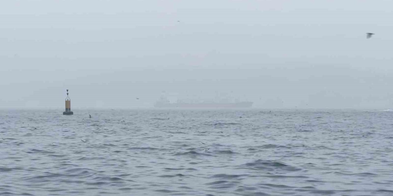 İSTANBUL BOĞAZI’NDA SİS ETKİLİ OLUYOR