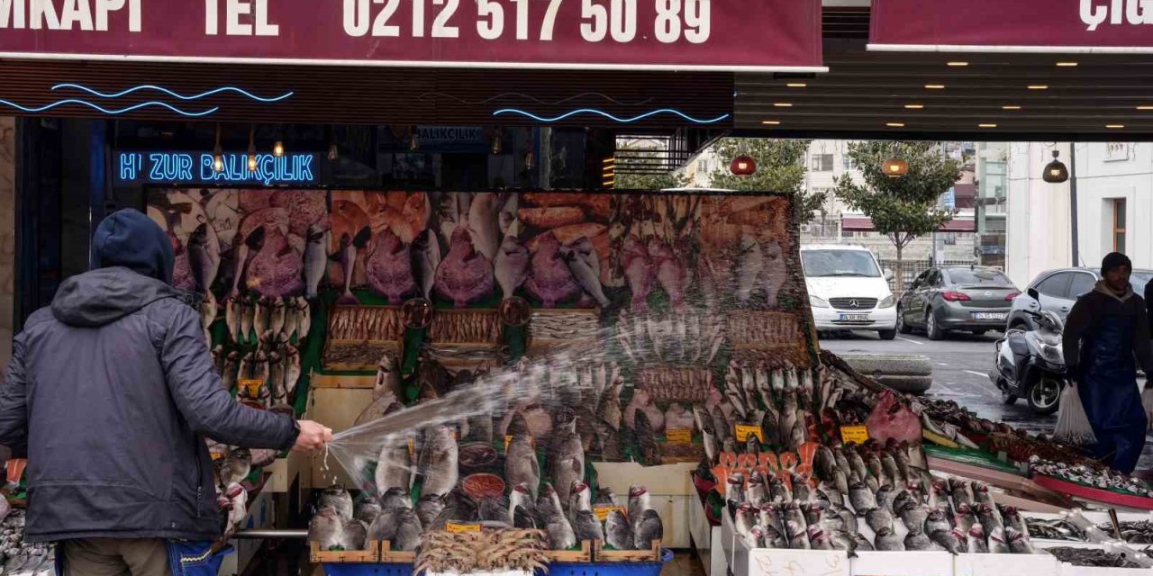 İSTANBUL’DAKİ BALIK TEZGAHLARI BOLLAŞTI ANCAK ALAN YOK