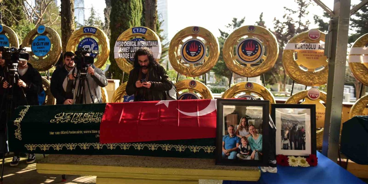 OTEL YANGININDA HAYATINI KAYBEDEN GÜNGÖR AİLESİ SON YOLCULUĞUNA UĞURLANDI