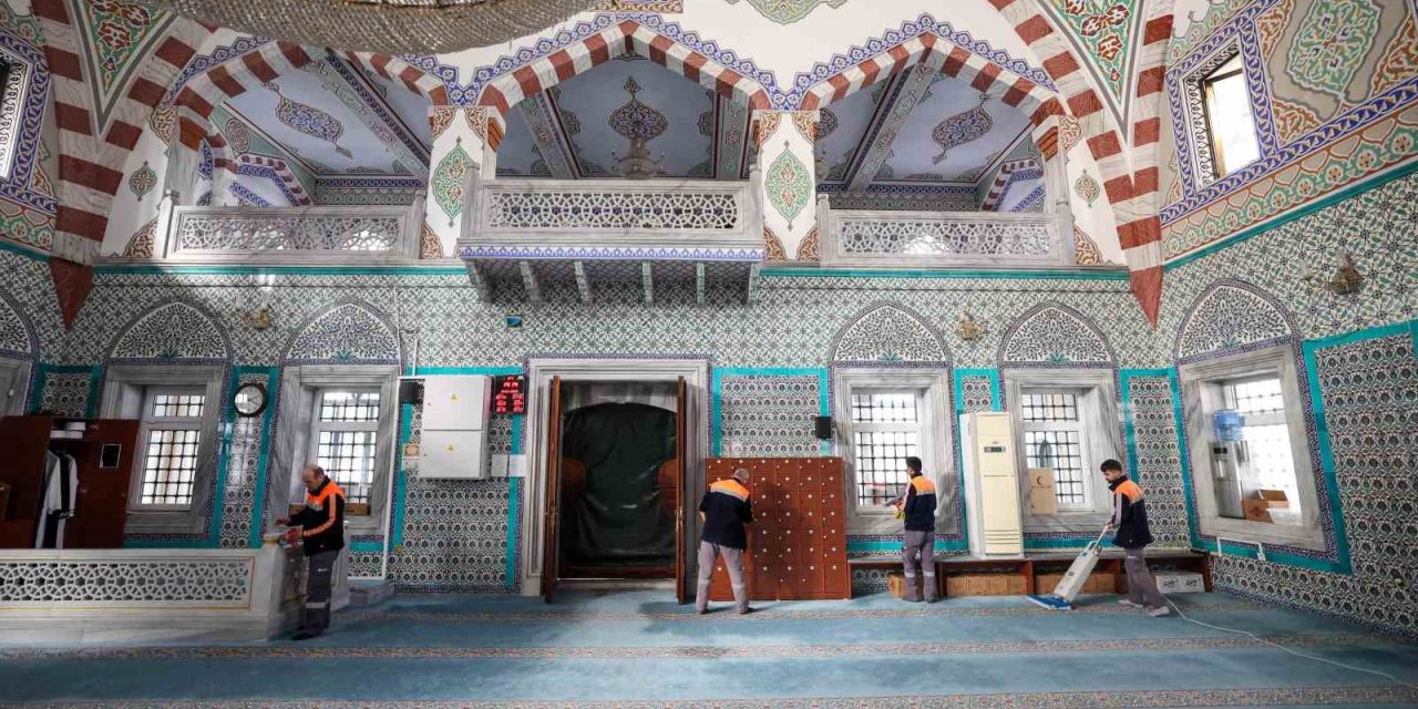 BAKIRKÖY BELEDİYESİ İBADETHANELERİ DİP KÖŞE TEMİZLİYOR