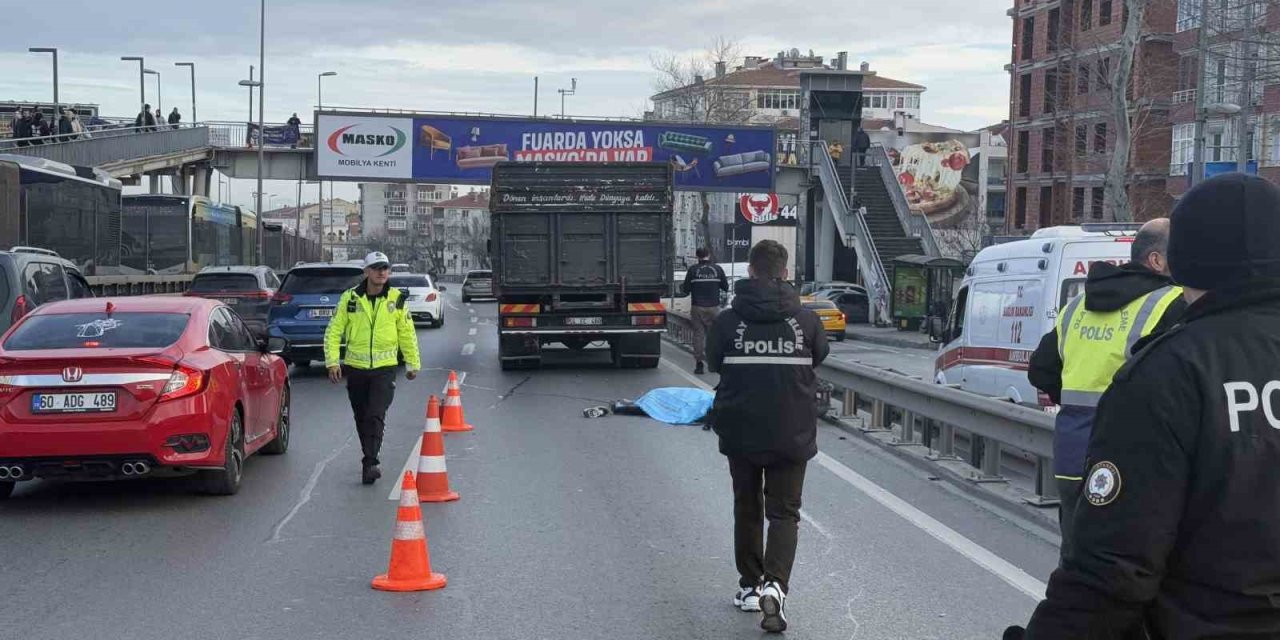 AVCILAR’DA E-5’TE ÖLÜMLÜ MOTOSİKLET KAZASI