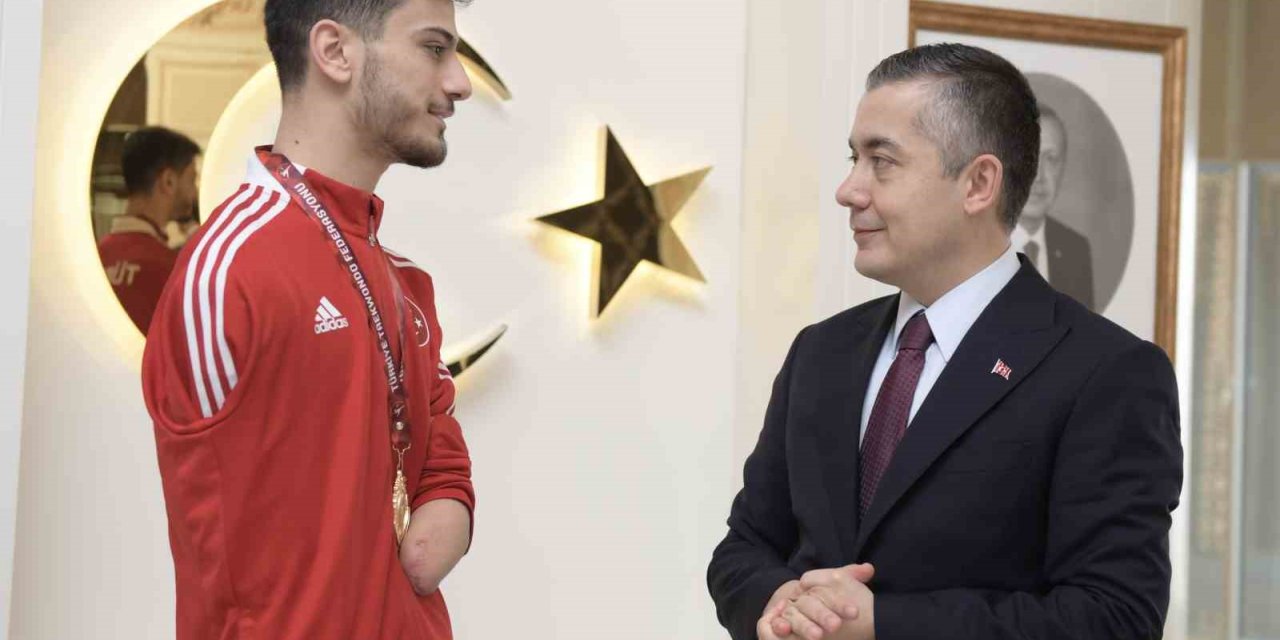 BAŞKAN VEKİLİ AKSOY’DAN ŞAMPİYON SPORCULARA ÖZEL DESTEK