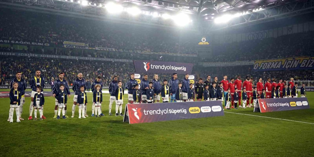 TRENDYOL SÜPER LİG: FENERBAHÇE: 0 - GÖZTEPE: 0 (MAÇ DEVAM EDİYOR)