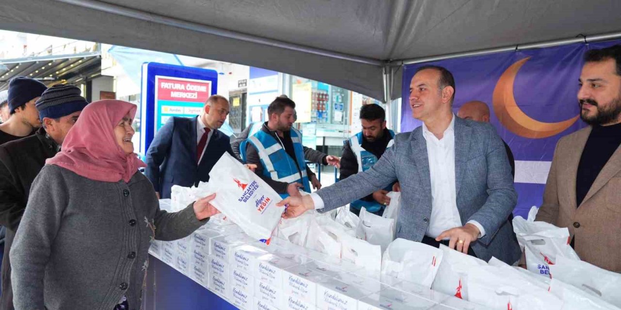 SANCAKTEPE BELEDİYESİ’NDEN VATANDAŞLARA KANDİL SİMİDİ İKRAMI