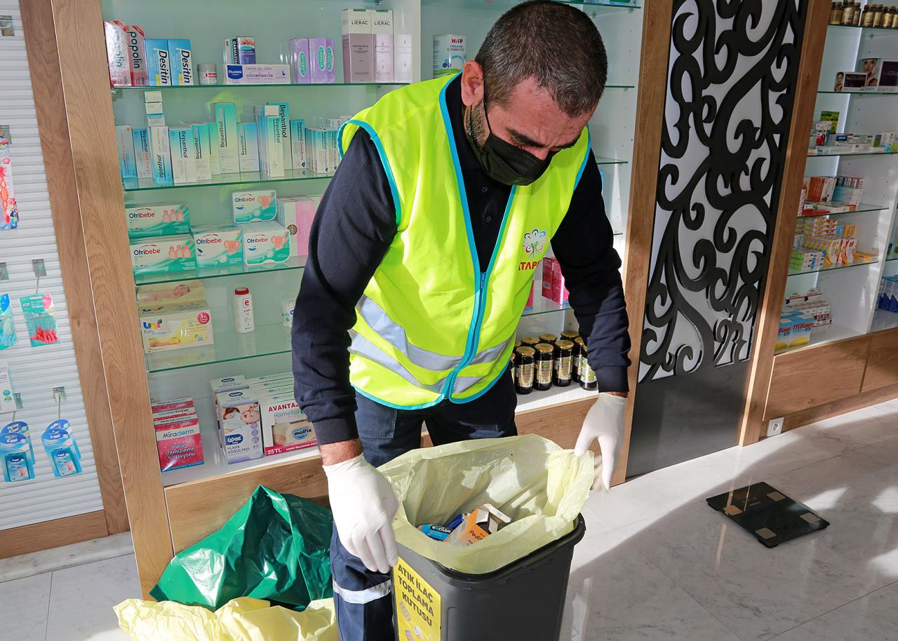 ATAŞEHİR BELEDİYESİ 12.7 TON ATIK İLAÇ TOPLADI