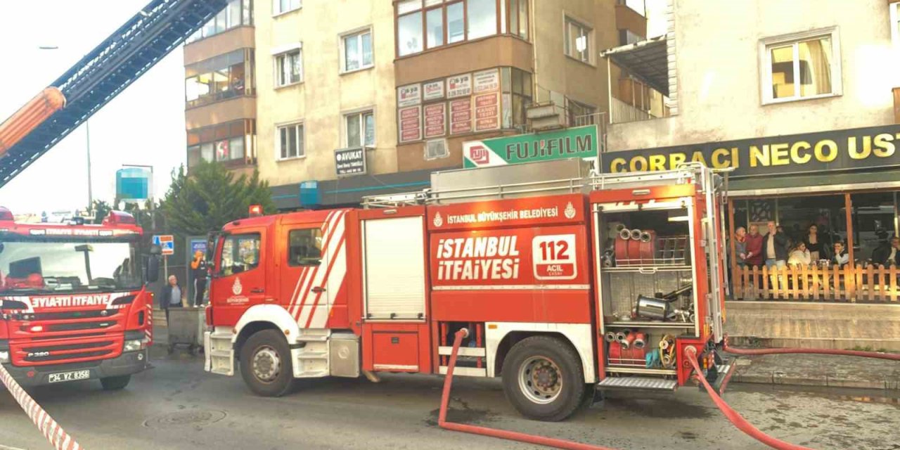 KARTAL’DA ÇATI YANGINI