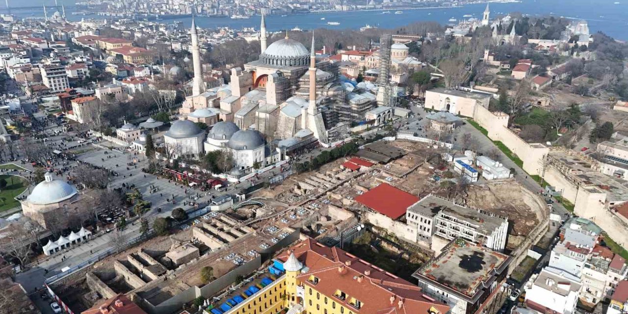 SULTANAHMET’TE FOUR SEASONS HOTEL’İ BÜYÜTEMEDİ, TARİHİ ALAN “ARKEOPARK” OLACAK